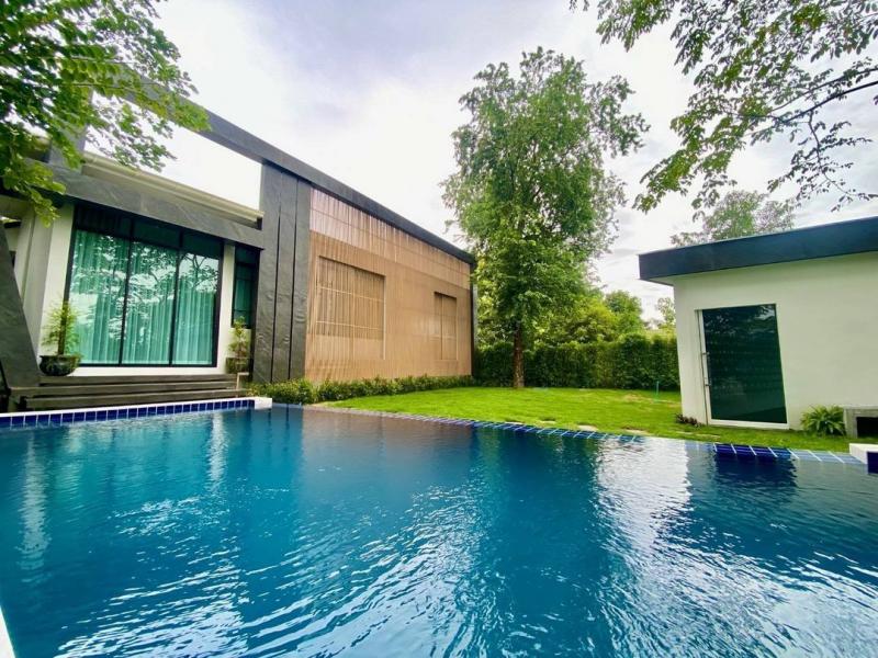 ขายราคาพิเศษเพียง 13.85 ล้าน บ้าน Pool Villa 150 ตรว. สันกำแพง เฟอร์นิเจอร์ครบ พร้อมเข้าอยู่ บิ้วอินทั้งหลัง เหมาะสำหรับครอบครัว