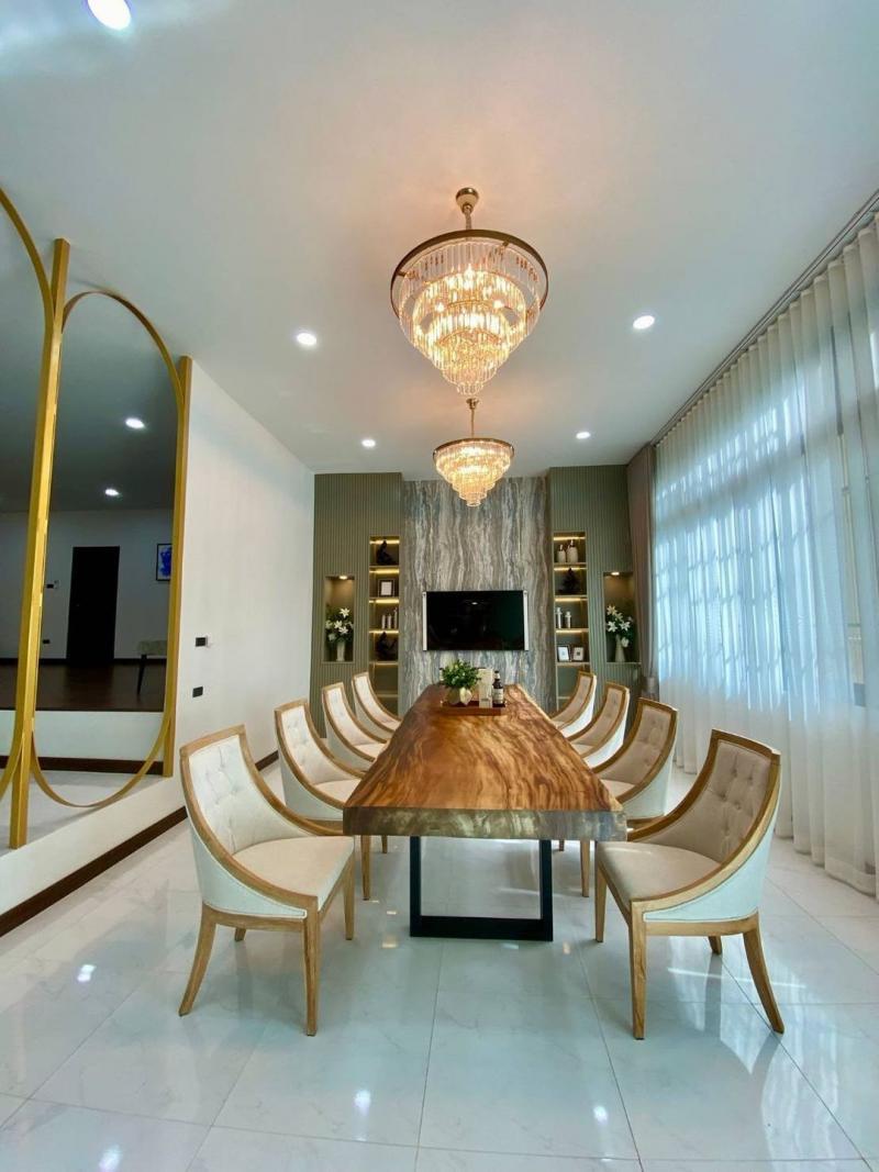 ขายราคาพิเศษเพียง 13.85 ล้าน บ้าน Pool Villa 150 ตรว. สันกำแพง เฟอร์นิเจอร์ครบ พร้อมเข้าอยู่ บิ้วอินทั้งหลัง เหมาะสำหรับครอบครัว