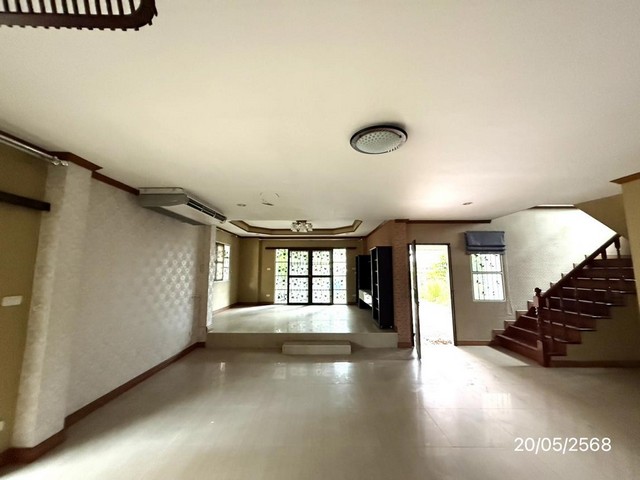 ขายบ้านเดี่ยว 2 ชั้นหมู่บ้าน บ้านมณีรินทร์  ถ.ศรีราชา-หนองค้อ ต.สุรศักดิ์ อ.ศรีราชา จ.ชลบุรี