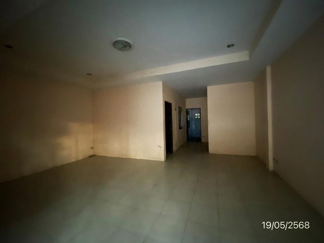 ขายทาวน์เฮ้าส์ 1 ชั้น ถ.สายท้องคุ้ง-หนองรี ต.นาป่า อ.เมืองชลบุรี จ.ชลบุรี