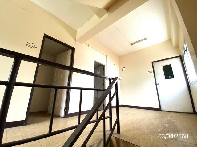 ขายอาคารพาณิชย์ 3 ชั้น 2 คูหา ซ.สุรณรงค์ ถ.บ้านสวน-หนองช้างคอก ต.บ้านสวน อ.เมืองชลบุรีจ.ชลบุรี