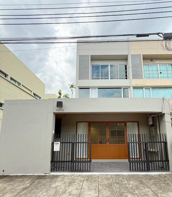 HR 6079  ให้เช่าทาวน์โฮม 3 ชั้น Noble Cube พัฒนาการ บ้านมุม ตกแต่งใหม่ พร้อมเฟอร์ครบ ใกล้ทองหล่อ