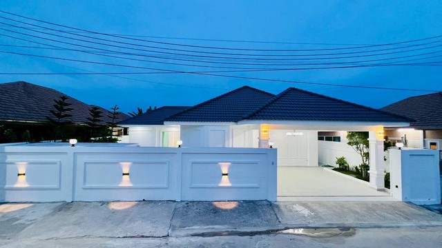 ขายบ้านเดี่ยวชั้นเดียว มีสระว่ายน้ำ มบ.รวิพรซิตี้โฮม 3นอน เนื้อที่ 76 ตรว มีเฟอร์ตกแต่ง พร้อมอยู่ หนองไม้แก่น หนองปรือ บางละมุง ชลบุรี