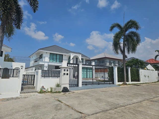 ขายพูลวิลล่าใหม่ในพัทยา บ้านมือ1 ฮิลวิววิลล่า มีเฟอร์นิเจอร์บิ้วครบ พร้อมอยู่ ใกล้โรงเรียนนานาชาติเอ็มไอเอส มาบประชัน บางละมุง ชลบุรี