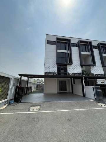 ให้เช่าทาวโฮมใกล้แฟชั่นไอซ์แลนด์ โครงการ The Harmoney รามอินทรา 62 หลังมุม 4ชั้น  ใกล้รถไฟฟ้าสีชมพู 900 เมตร 