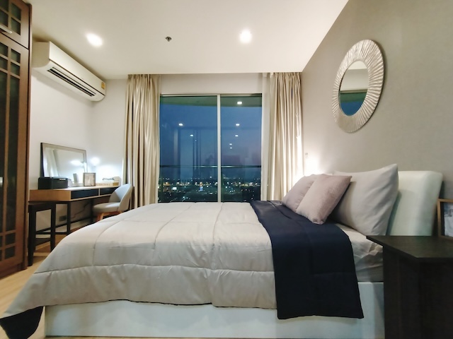 Sky Walk Condominium beautiful view clean quiet 29th floor BTS Phra Khanong