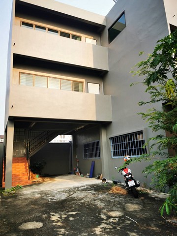 ให้เช่าทาวโฮม 3ชั้น อ่อนนุช17  สุขุมวิท77 ใกล้พัฒนาการ เอกมัย ห่างจากรถไฟฟ้า BTS อ่อนนุช 3 กม.