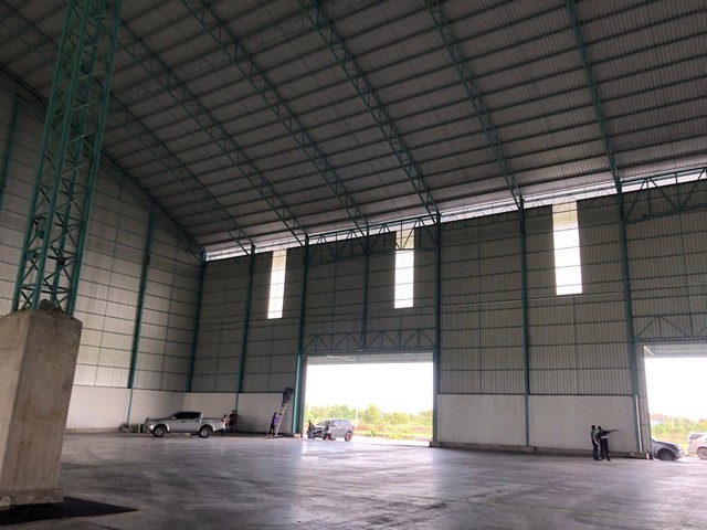 ให้เช่าโกดังสร้างใหม่สร้างใหม่  2,700 ตารางเมตร  9,000 ตารางเมตร  อากาศถ่ายเท ได้มาตรฐาน ไทรน้อย นนทบุรี