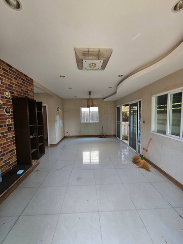 ขาย บ้านเดี่ยว 2 ชั้น สไตล์โมเดิร์น ขายขาดทุน..ไปตกแต่งเองนะคะ