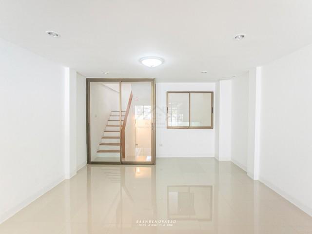 HS 1769 ขายทาวน์เฮ้าส์ 3 ชั้น 24 ตรว. 5 ห้องนอน ทำเลน่าอยู่ ซอยอินทามระ 35 รีโนเวททั้งหลัง