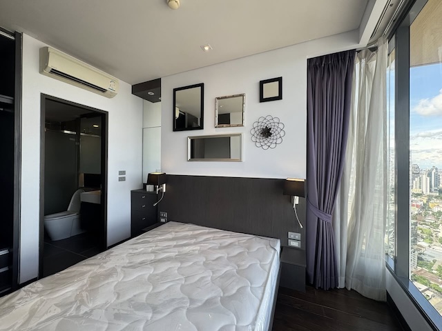 The Lumpini 24 Clean comfortable quiet 44th floor BTS Phrom Phong