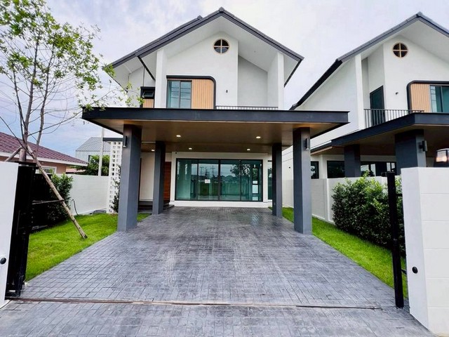 บ้านสร้างใหม่ 2 ชั้น สไตล์โมเดิร์น บ้านนอกโครงการ น้ำไม่ท่วม หางดง