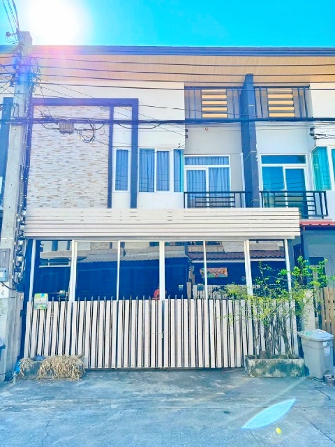 MRT ราษฎร์พัฒนา 900ม.ตลาดน้ำขวัญเรียม 1.5 กม.ให้เช่าทาวน์โฮม 2 ชั้น 22ตร.วา.172ตร.ม.นานาชาติฮีทฟิลด์ 3.3 กม. 4นอน  บางชัน  1.9 กม.