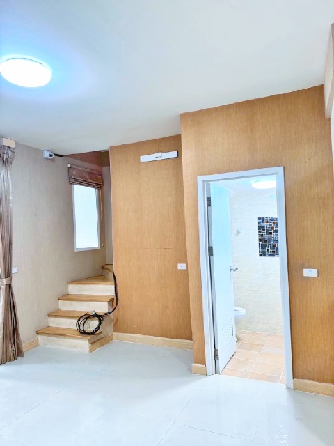 MRT ราษฎร์พัฒนา 900ม.ตลาดน้ำขวัญเรียม 1.5 กม.ให้เช่าทาวน์โฮม 2 ชั้น 22ตร.วา.172ตร.ม.นานาชาติฮีทฟิลด์ 3.3 กม. 4นอน  บางชัน  1.9 กม.