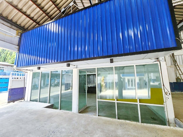 ให้เช่าโกดัง 2ชั้น  ถูกที่สุดในโลก MRTศรีอุดม895ม. 1,204 ตร.ม.  ซีคอนสแควร์ ศรีนครินทร์ 1.5 กม. MRTสวนหลวงร.9 1.4 กม. 304ตร.วา.