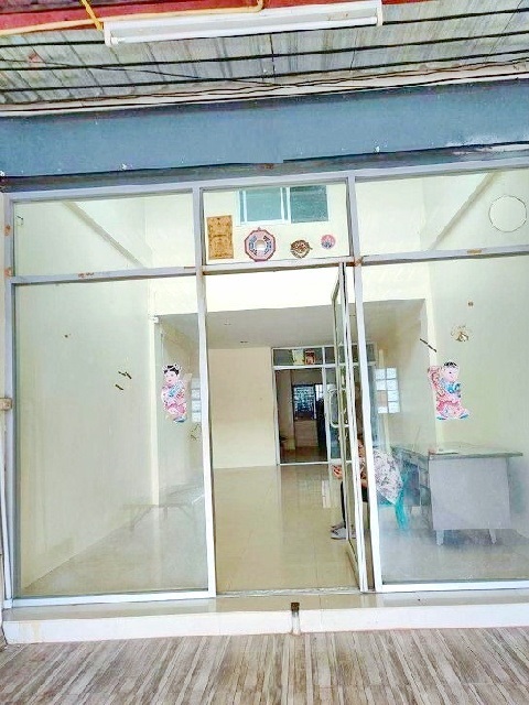 ตลาดชัชวาล คลอง 7 3.5 กม.ให้เช่าอาคารพาณิชย์ 3.5 ชั้น  24 ตร.วา.รพ.CGH ลำลูกกา 600ม. 310 ตร.ม.รร.เปรมฤทัย ลำลูกกา 3.4 กม. 2 นอน 3 น้ำ