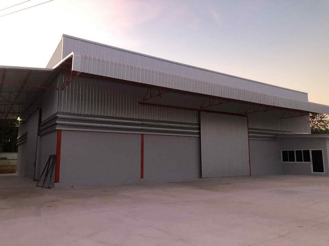 โกดังว่างให้เช่าเพิ่งสร้างเสร็จใหม่ อยู่ห่างถนน 331 เพียง 1 กิโลเมตรสีเหลืองอ่อน พนัสนิคมจังหวัดชลบุรี