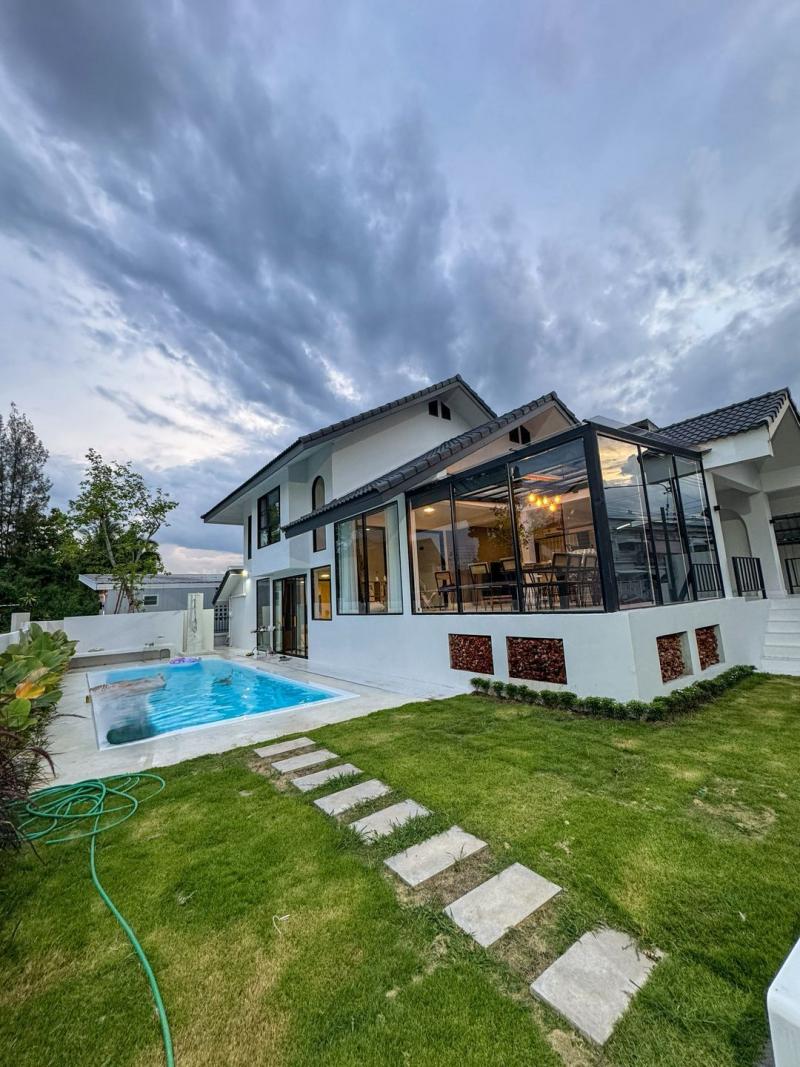 ให้เช่า 65,000 บาท/เดือน ขาย 12.5 ล้าน 130 ตรว. บ้านพูลวิลล่า #แม่เหียะ #หลังหัวมุม โล่ง โปร่ง วิวสวย #ใกล้สนามบิน #ไม่รับสัตว์เลี้ยง