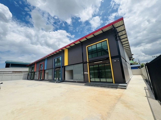 ให้เช่าโกดังสร้างใหม่ 260 ตร.ม.พร้อมพื้นที่สำนักงานในตัว ท่าข้ามใกล้บี๊กซี พระราม 2