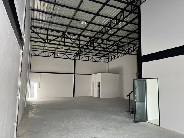 ให้เช่าโกดังสร้างใหม่ 260 ตร.ม.พร้อมพื้นที่สำนักงานในตัว ท่าข้ามใกล้บี๊กซี พระราม 2