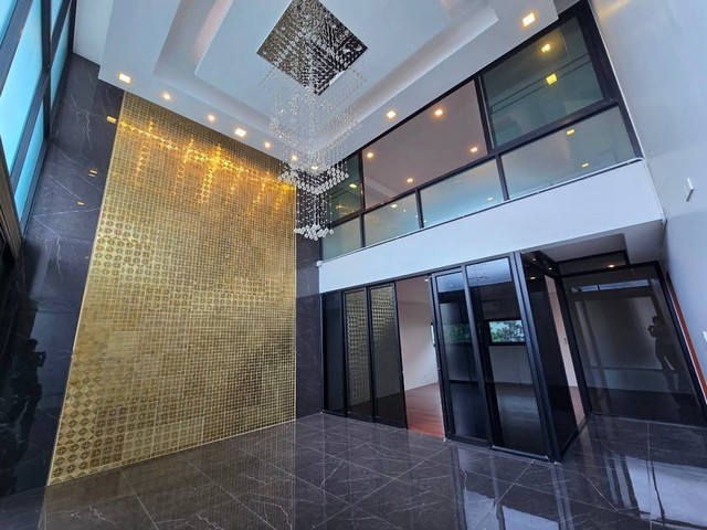 ให้เช่าโฮมออฟฟิศ ใกล้ MRT ห้วยขวาง , MRT ศูนย์วัฒนธรรมฯ 4ชั้น THE PENTAS RATCHADA–RAMA 9