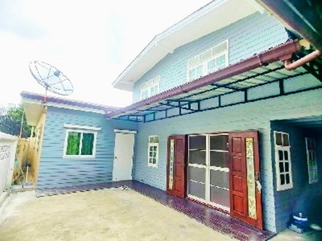 ให้เช่าบ้านเดี่ยวหลังใหญ่ 2ชั้น 2หลัง 6นอน  BTS แยก คปอ. 1.5กม. ติดถนนหลัก 102ตร.วา.302 ตร.ม.ม.รังสิต 5.2 กม. 