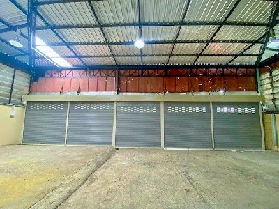 โรบินสัน สระบุรี 1.9 กม.รร.สวนกุหลาบ สระบุรี 1.7 กม.อาคารพาณิชย์ 3 ชั้น 400 ตร.ม. ติดถนนมิตรภาพ พร้อมออฟฟิศ โกดัง 99 ตร.วา.