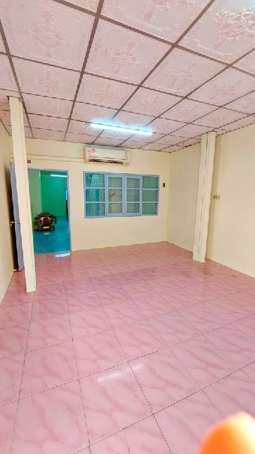 ทาวน์เฮาส์  2 ชั้นหัวมุม+ดาดฟ้า รีโนเวทใหม่ทั้งหลัง 220 ตร.ม. 27 ตร.วา.3 นอน 2 น้ำ  เงียบสงบ ทำเลดี ติดคอนโด เหมาะกับที่พักอาศัย ค้าขาย 