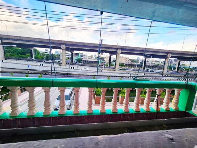 สโมสรทหารบก 600ม.  กำลังรีโนเวทให้ใหม่  รัชดา สุทธิสาร BTS สะพานควาย 1.1 กม. 12นอน 12น้ำ อาคาร2คูหา 4.5ชั้น  41ตร.วา. 721ตร.ม.