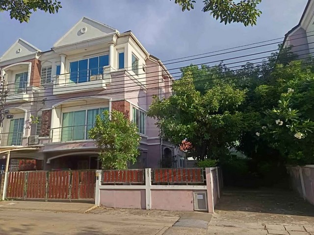 ขายทาวน์โฮม 3 ชั้น แปลงมุม หมู่บ้านซื่อตรง แกรนด์โฮม พหลโยธิน 34 (เสนานิคม 1) เงียบสงบ ทำเลดี เข้า-ออกสะดวกได้หลายทาง ใกล้เมเจอร์ รัชโยธิน
