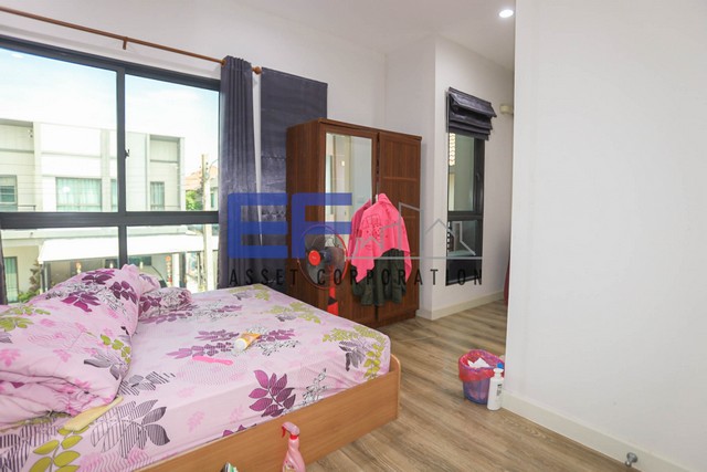 ขายทาวน์เฮ้าส์2ชั้น วี คอมพาวด์ บางนาบ้านใหม่ พร้อมเข้าอยู่