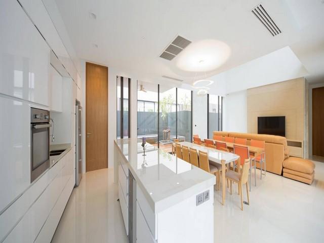 P860 ขาย บ้านเดี่ยว 3 ชั้น ซอยออมสินเสนา 1 (เอกมัย 8) ถนนสุขุมวิท 63  เฟอร์นิเจอร์ครบ พร้อมสระว่ายน้ำ ใกล้ BTS เอกมัย Big C เอกมัย