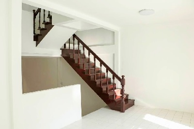 MRT ศรีอุดม 900ม.เฉลิมพระเกียรติ ร9 ให้เช่าทาวน์เฮาส์ 2 ชั้น 26 ตร.วา.210 ตร.ม.2-3นอน นานาชาติเวลล์ส บางนา 1.3 กม. พาราไดซ์ พาร์ค 1.4 กม