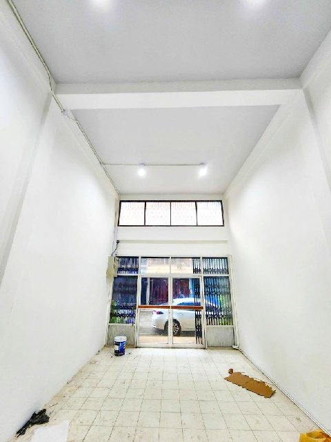 บางซื่อ  MRT บางซ่อน 900 ม.ตลาดบองมาร์เช่ 2.1 กม. ขายอาคารพาณิชย์ 3.5 ชั้น-ดาดฟ้า 19ตร.วา.239ตร.ม.  ประชาชื่น23-31 รร.นานาชาติ