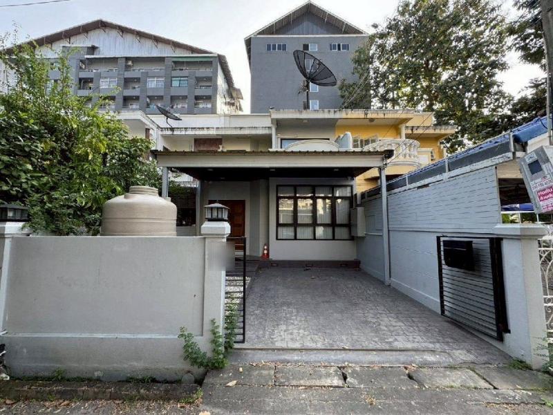 ให้เช่า! 65,000 บาท/เดือน ทาวน์โฮมสุดหรู #โซนนิมมาน ทำเลทอง ทำ #Airbnb หรือโฮสเทลได้ บ้านสวยพร้อมอยู่ ตกแต่งครบ พร้อมเฟอร์นิเจอร์