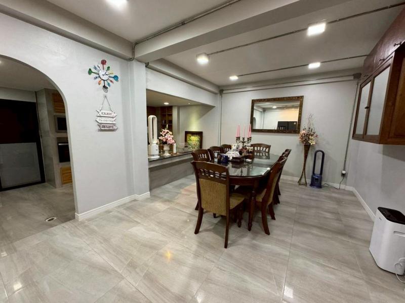 ให้เช่า! 65,000 บาท/เดือน ทาวน์โฮมสุดหรู #โซนนิมมาน ทำเลทอง ทำ #Airbnb หรือโฮสเทลได้ บ้านสวยพร้อมอยู่ ตกแต่งครบ พร้อมเฟอร์นิเจอร์