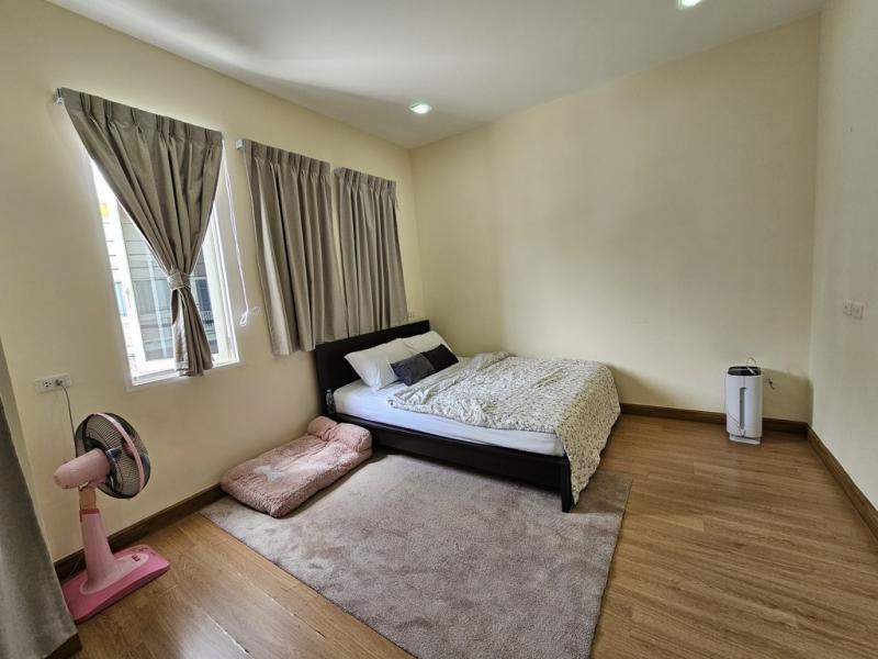 ขายด่วน! ราคาดีที่สุดในโครงการ! ทาวน์โฮมพร้อมอยู่ Golden Town บางนา-กิ่งแก้ว ทำเลทองใกล้ถนนบางนา-ตราด และสนามบินสุวรรณภูมิ