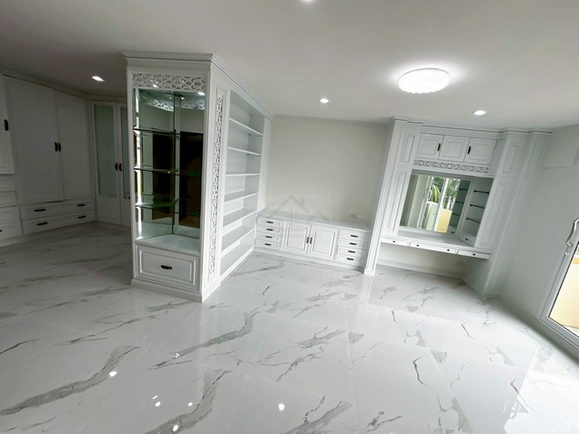 ให้เช่าบ้านหรู 5 ชั้น รีโนเวทใหม่ 450 ตร.ม. 4 ห้องนอน เย็นอากาส Residence ใจกลางสาทร พร้อมเข้าอยู่ เหมาะอยู่อาศัยหรือทำโฮมออฟฟิศ