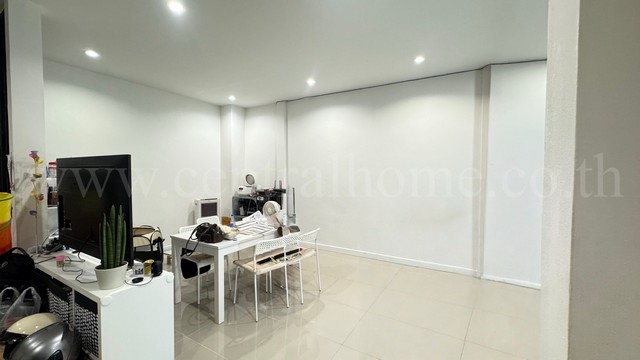 ทาวน์เฮ้าส์ ซื่อตรง รัตนาธิเบศร์ ใกล้รถไฟฟ้าสายสีม่วง สถานีไทรม้า