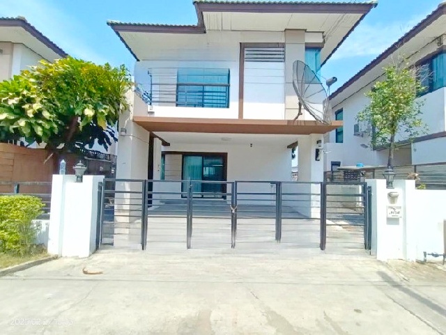 ลำลูกกาคลอง6 รร.เปรมฤทัย ลำลูกกา 500 ม. ถูกที่สุดในโลก ให้เช่าบ้านฟ้า 2 ชั้น  ปิยรมย์ พร้อมเฟอร์ฯ  3 นอน 2 น้ำ 38 ตร.วา.152 ตร.ม.