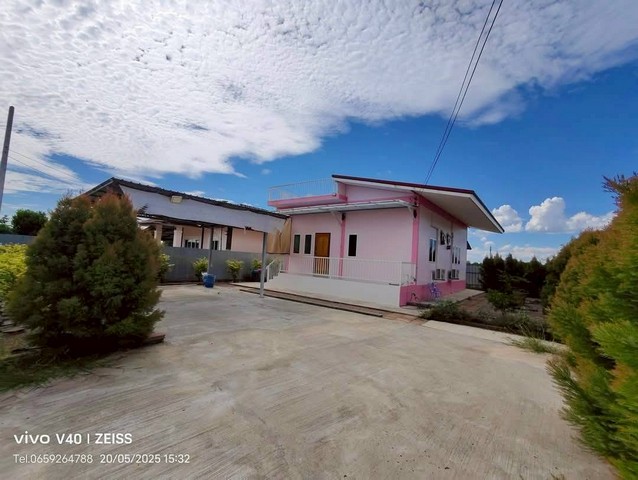 ขายบ้านเดี่ยว 100 วา พร้อมเฟอร์นิเจอร์และเครื่องใช้ไฟฟ้า  ตรงข้ามหมู่บ้านวิมลศิริ แม่ตาว  แม่สอด ตาก    ZK453