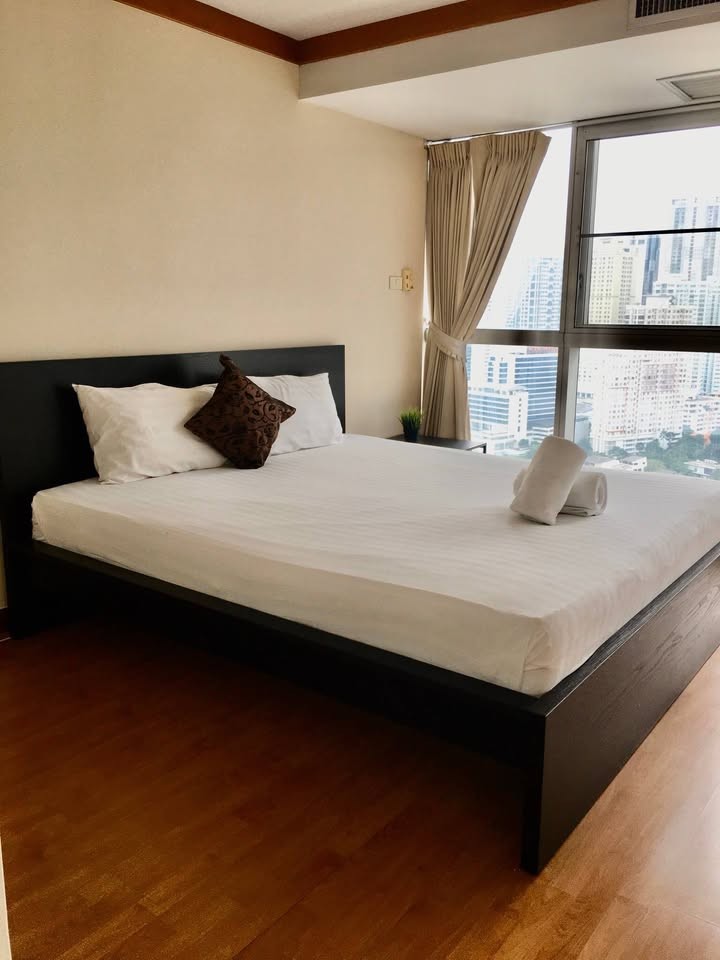 Waterford Sukhumvit 30 spacious clean safe 27th floor BTS Phrom Phong