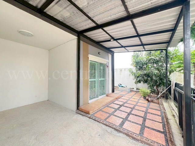 ทาวน์โฮม หมู่บ้าน ไลโอ บลิสซ์ รังสิต - คลองหลวง 2 หลังมุม