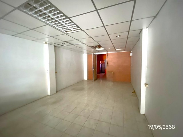 ขายอาคารพาณิชย์ 3 ชั้น ถ.สัตตพงษ์ - ดอนหัวฬ่อ ต.ดอนหัวฬ่อ อ.เมืองชลบุรี จ.ชลบุรี