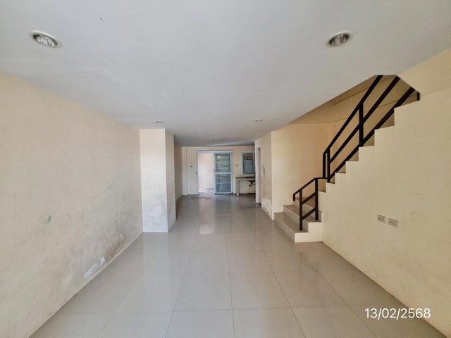 ขายทาวน์เฮ้าส์ 3 ชั้นหมู่บ้าน ไทยวิลล่า ถ.สายบึง-ห้วยสะพาน ต.บึง อ.ศรีราชา จ.ชลบุรี