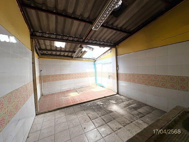 ขายอาคารพาณิชย์ 3 ชั้น ถ.ทุ่งสุขลา ต.ทุ่งสุขลา ต.ศรีราชา จ.ชลบุรี