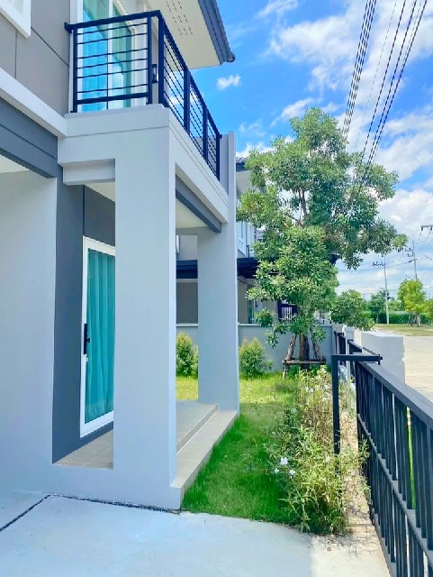 ติดถนนใหญ่ เซ็นทรัล ฉะเชิงเทรา 2.1 กม.ให้เช่าบ้านเดี่ยว 2 ชั้น 160 ตร.ม.40 ตร.วา.แยกสิริโสธร  จัดเต็มเฟอร์ 3 นอน3 น้ำ 