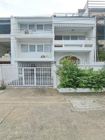 ให้เช่าทาวน์โฮม 3 ชั้น ซอยเอกมัย 22 สุขุมวิท63 เหมาะพักอาศัย หรือทำโฮมออฟฟิศ ใกล้BTSเอกมัย 