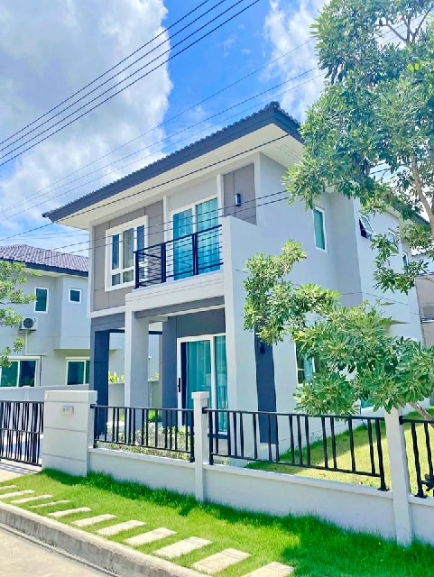 ให้เช่าบ้านเดี่ยว 2 ชั้น แยกสิริโสธร จัดเต็มเฟอร์ 3 นอน เซ็นทรัล ฉะเชิงเทรา 2.1 กม.162 ตร.ม.42 ตร.วา.ติดถนนใหญ่  3 น้ำ 