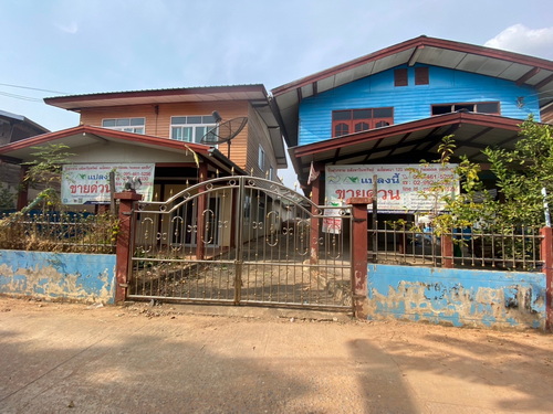 ขายบ้าน 2 ชั้น (ครึ่งปูนครึ่งไม้)  ทำเลดี ใกล้ถนนหลัก   ต.บ้านค่าย อ.เมือง จ.ชัยภูมิ